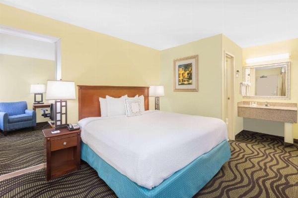 Baymont by Wyndham Savannah Midtown image 13